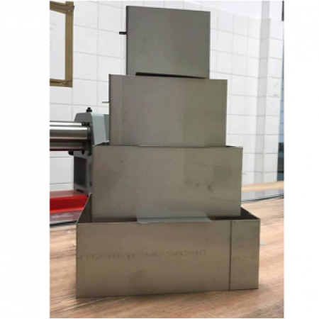 Konditerinės kepimo formos: trys kvadratinės ir reguliuojama stačiakampė, 4 vnt., h 12 cm